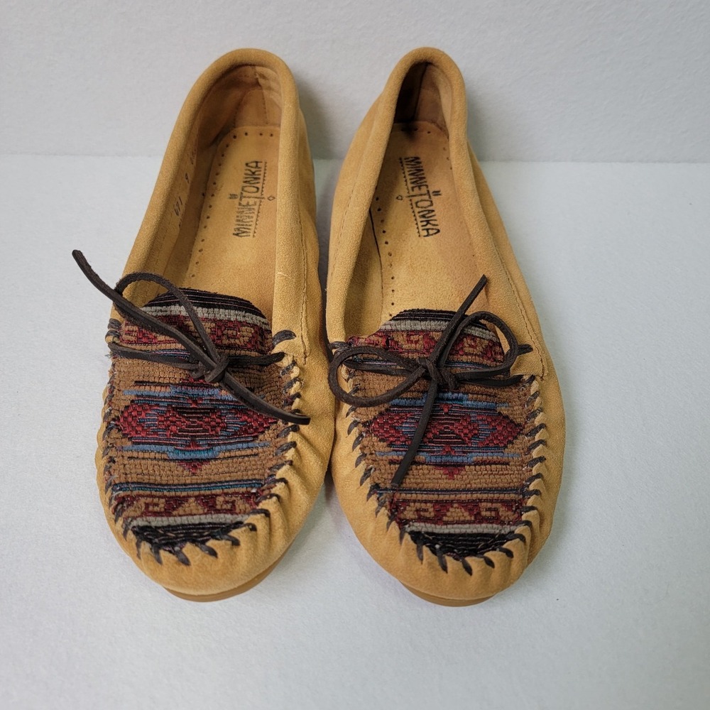Minnetonka El Paso Moccasins in taupe suede Size 9 Embroidered Slip On Rawhide